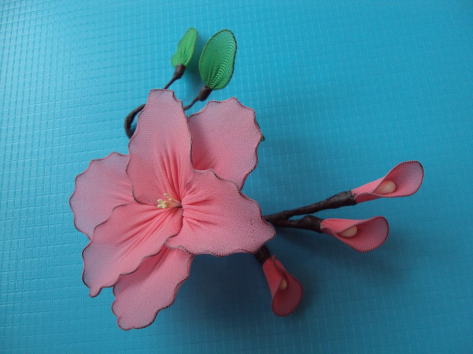 Vejica z roza cvetom - foto povečava