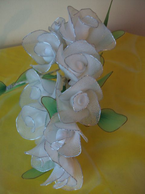 Snežno bel šopek vrtnic - foto povečava