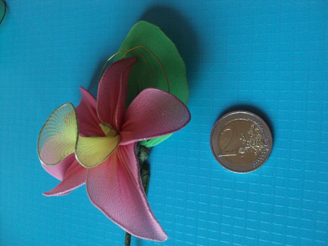 Naprsni poročni šopek s cvetom orhideje  - foto povečava
