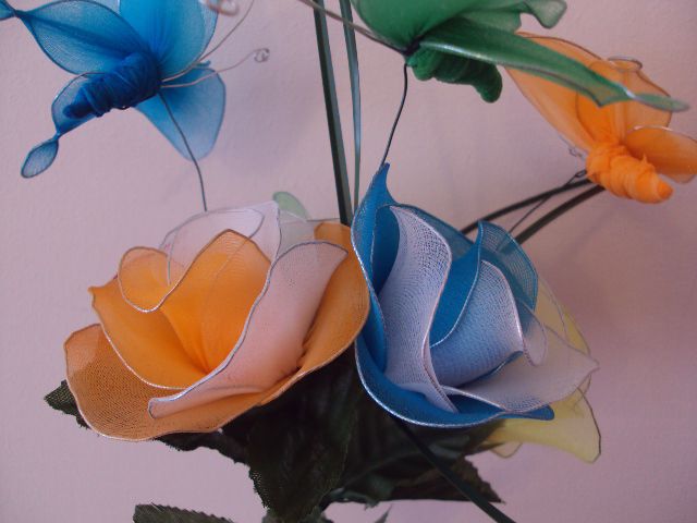 Šopek vrtnic z metuljčki - foto