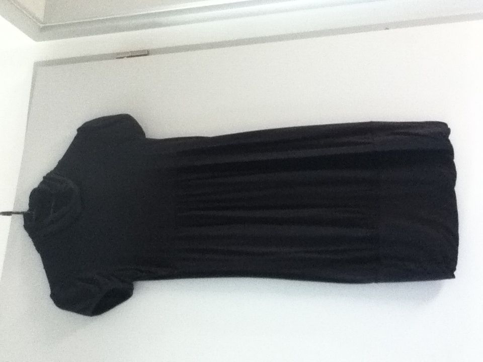 Črna dolga majica, kratek rokav, št. 34/36 - 3€