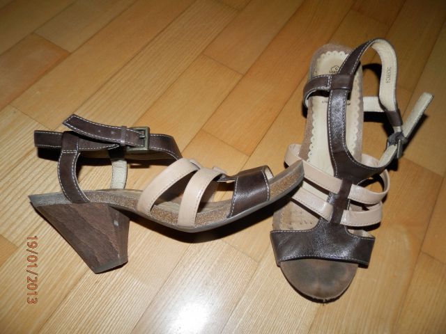 ženski čevlji - foto