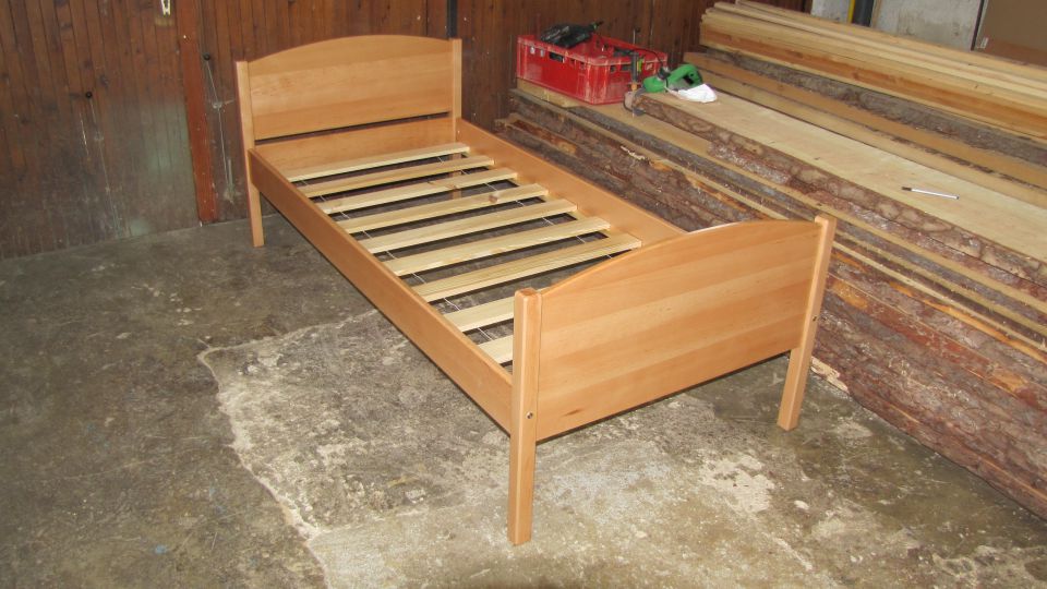 Masivne lesene postelje  - foto povečava