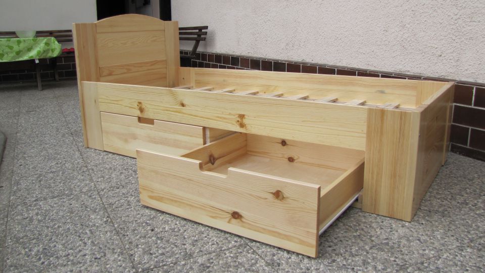 Masivne lesene postelje  - foto povečava