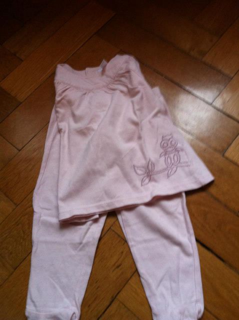 Lahka pižamca, Obaibi št 74, je baby roza barve. 7 eurov