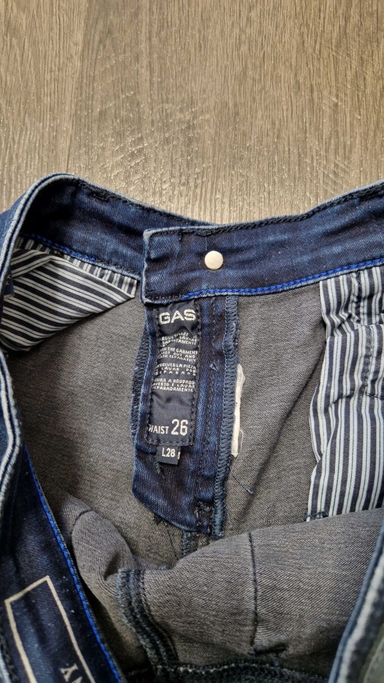 nenošene Gas skinny kavbojke vel. W26, L28