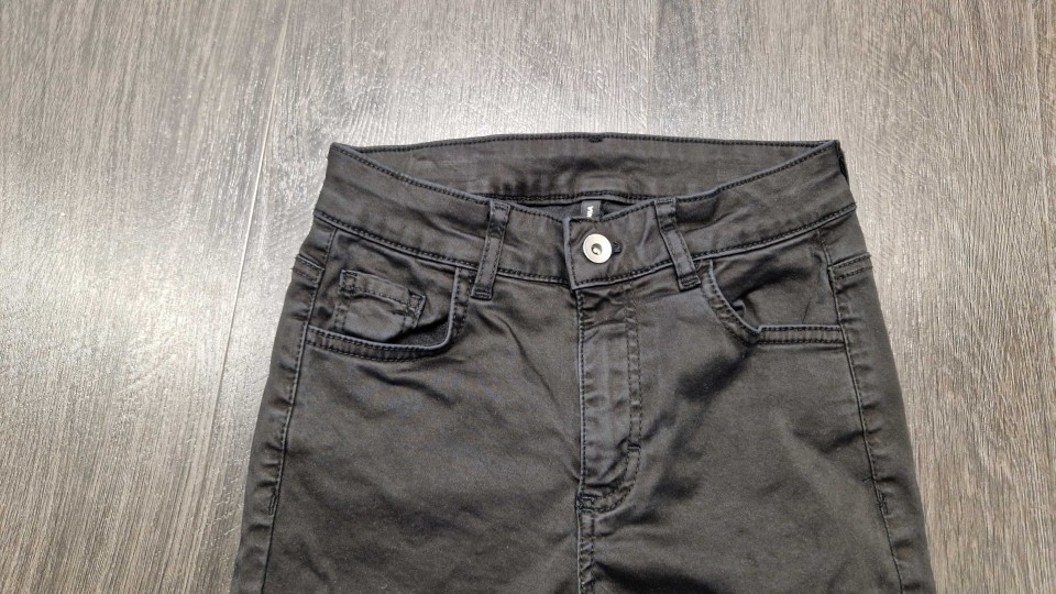 nenošene Calzedonia skinny hlače vel. S