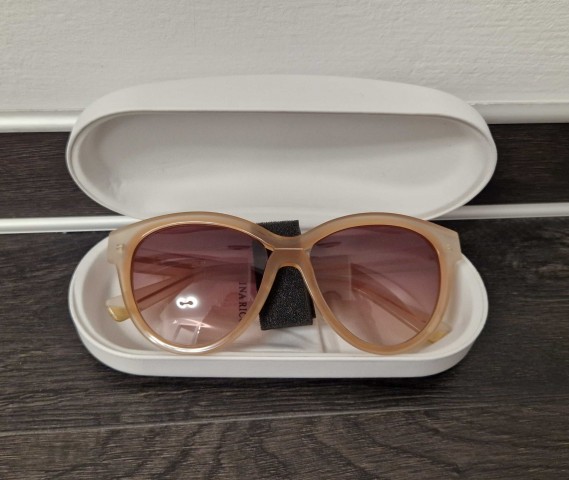 Nova sončna očala Nina Ricci model SNR016-06DS