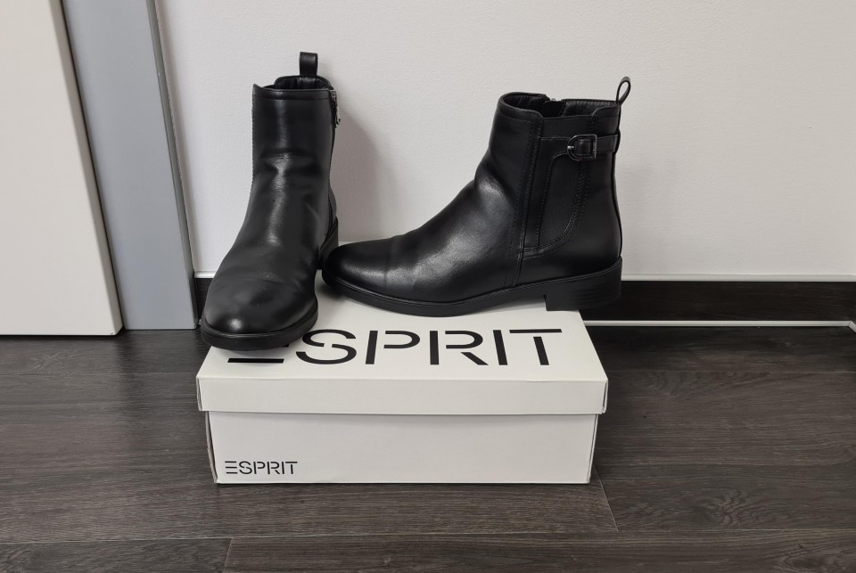 Esprit gležnarji vel. 39