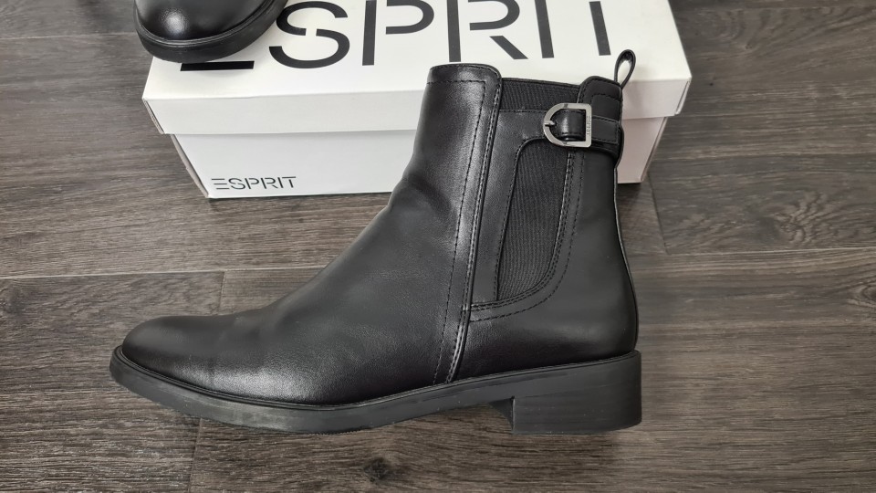 Esprit gležnarji vel. 39