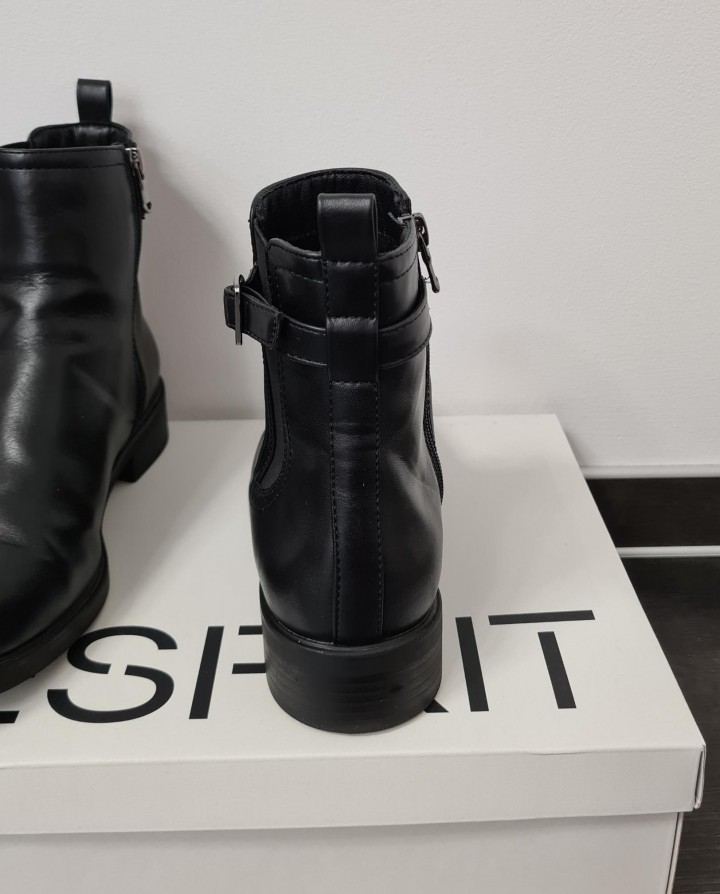 Esprit gležnarji vel. 39