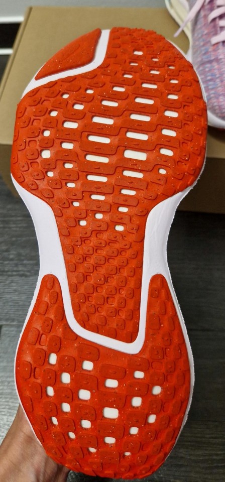 nove superge Nike ZOOMX INVINCIBLE RUN FK 3 vel. 41 (realno 40)