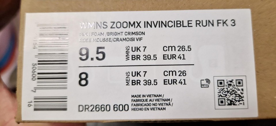 nove superge Nike ZOOMX INVINCIBLE RUN FK 3 vel. 41 (realno 40)