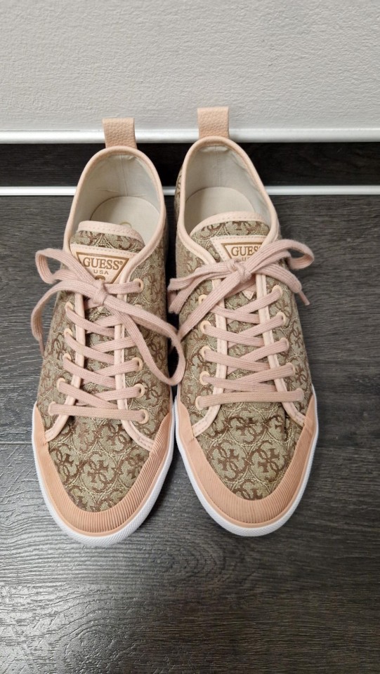 Guess tekstilne superge vel. 39
