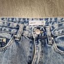nenošene Sinsay mom fit kavbojke vel. 32 (primerno za 152)