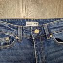 nenošene Sinsay mom fit comfort kavbojke vel. 32 (primerno za 152)