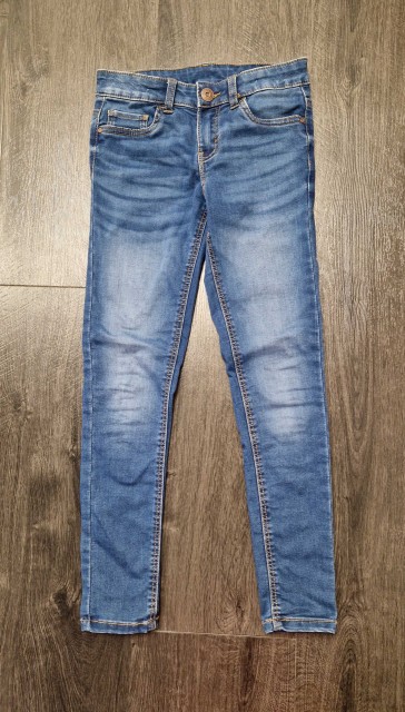 Nenošene C&A jeggings vel. 146