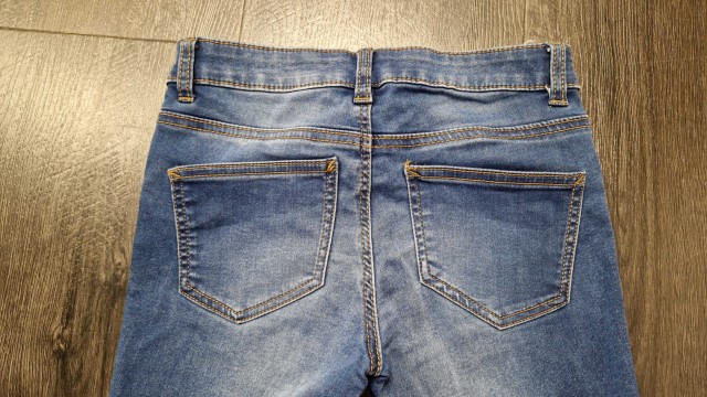 Nenošene C&A jeggings vel. 146