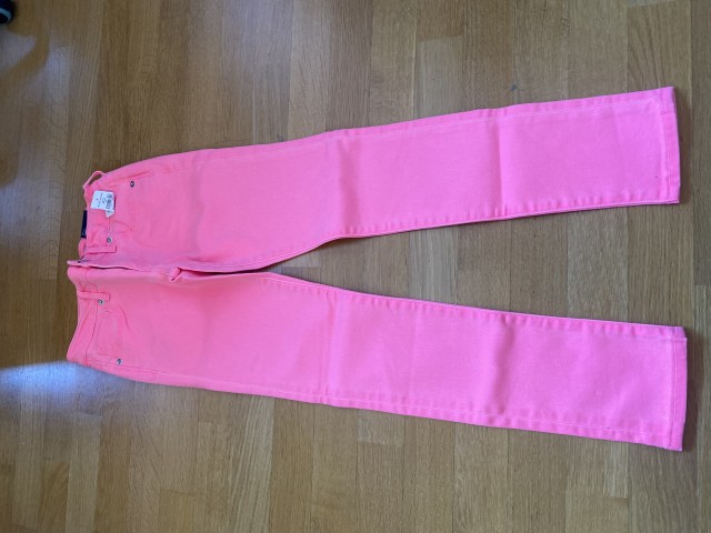 Gap jeans pink nov z etiketo L 15 eur