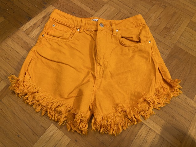 Kratkr hlače 5 eur