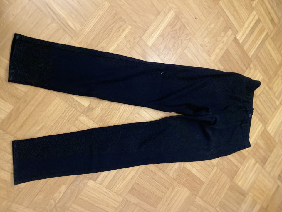 Crne jeggings S 7 eur