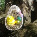 velikonočno jajce :) s pomočjo napihnjenega balona, niti namočeni v lepilo