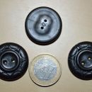 črni gumb z vzorcem 2,5 cm premera - novi 0,2 eur/kom