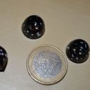 črni gumb z belim vzorcem  - novi 0,10 eur/kom