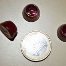 burdo rdeči gumbi z belim vzorcem - novi 0,10 eur/kom