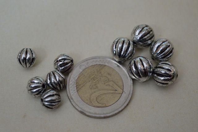 Srebrne školjkaste kroglice - 1 eur/10 kom