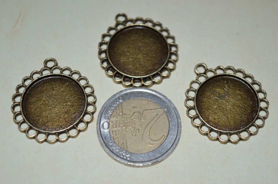medaljoni okrogli bronz - 2 eur/3 kom