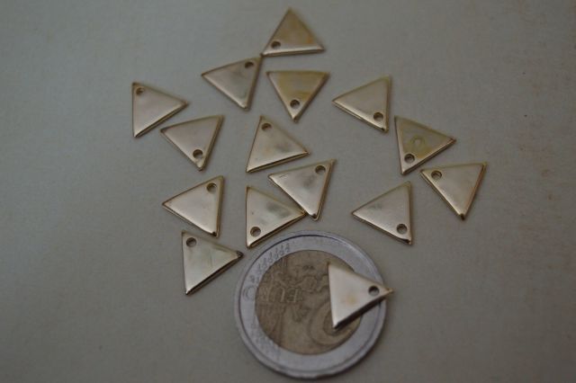 Zlati trikotniki - 0,80 eur/15 kom