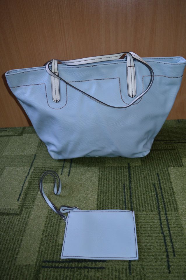 modra torbica z belim ročajem + mala torbica - 12 eur