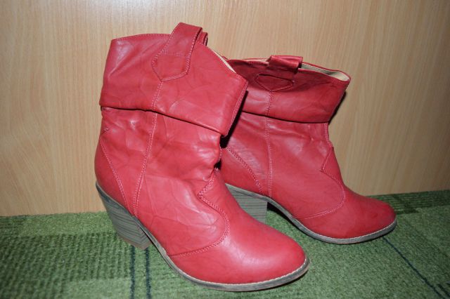 škornji št. 39 - 15 eur