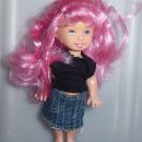 Majhna Barbie punčka z roza lasmi v minici 3€