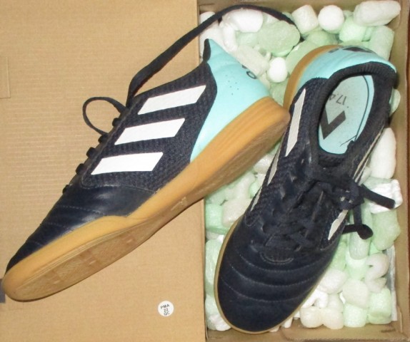 Adidas obutev za nogomet za dvorano, kot novi št. 33 30€