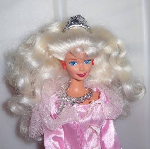 Original Barbie punčka z rdečimi ustnicami - foto