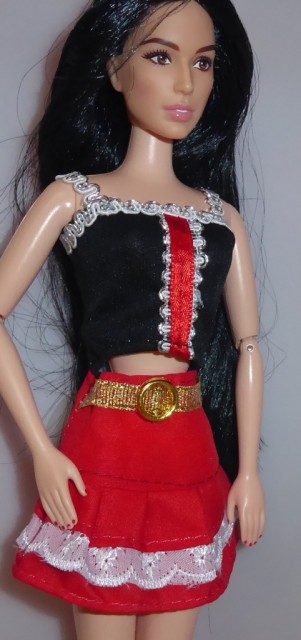 Original Mattel Barbie z rdečimi nohti 60€ - foto