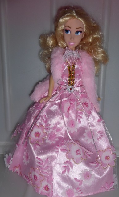 Hasbro disney princeska aurora gibčna 16€ - foto