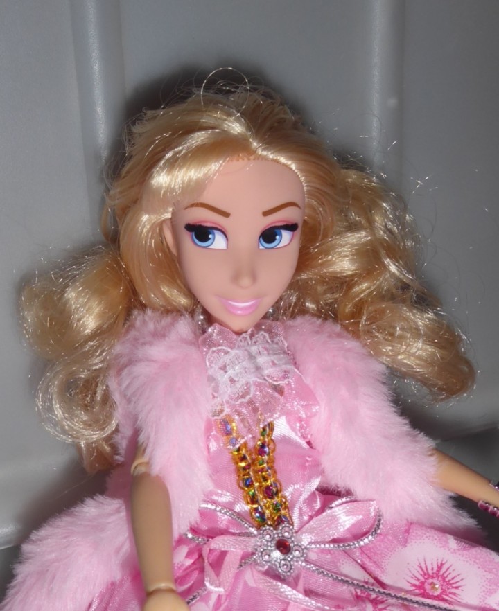 Hasbro disney princeska aurora gibčna 16€ - foto povečava