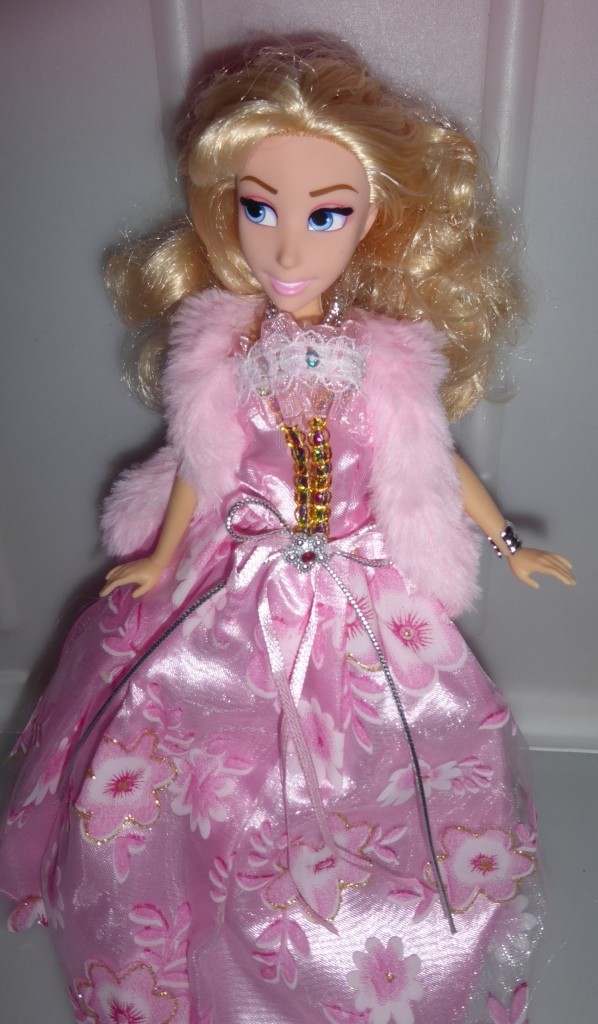 Hasbro disney princeska aurora gibčna 16€ - foto povečava