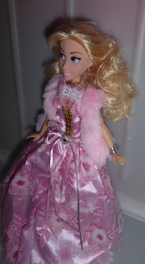 Hasbro disney princeska aurora gibčna 16€ - foto povečava