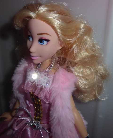 Hasbro disney princeska aurora gibčna 16€ - foto