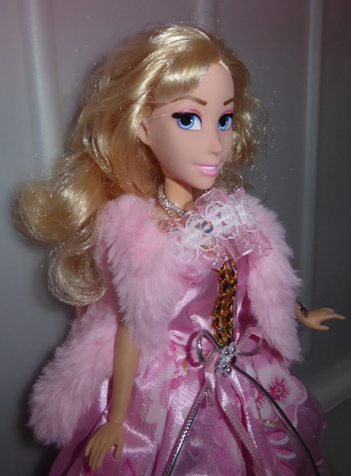 Hasbro disney princeska aurora gibčna 16€ - foto povečava