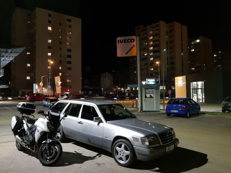 Mercedes benz slovenia - foto povečava