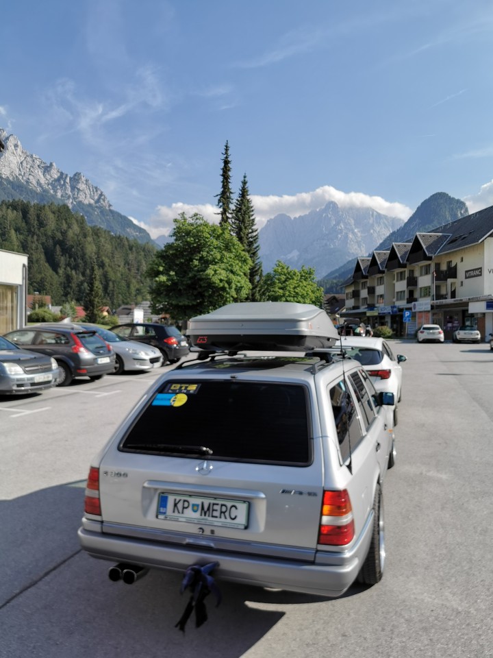 Mercedes benz slovenia - foto povečava