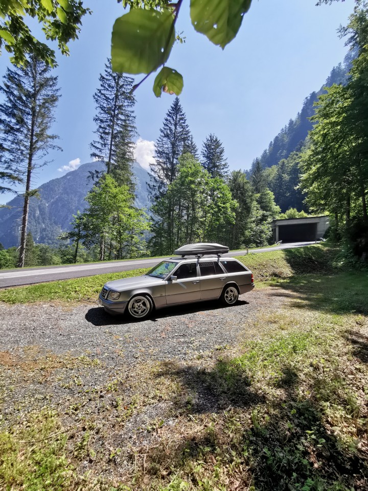 Mercedes benz slovenia - foto povečava