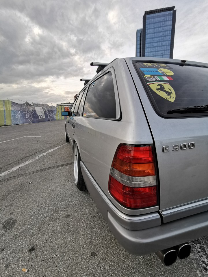 Mercedes benz slovenia - foto povečava