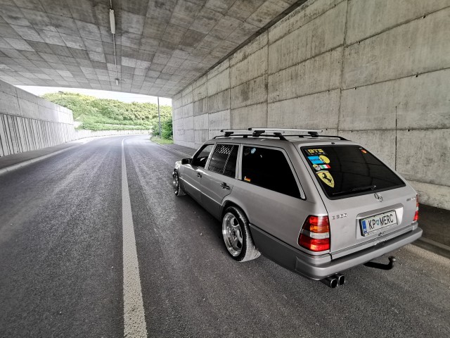 Mercedes benz slovenia - foto