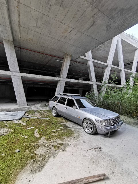 Mercedes benz slovenia - foto